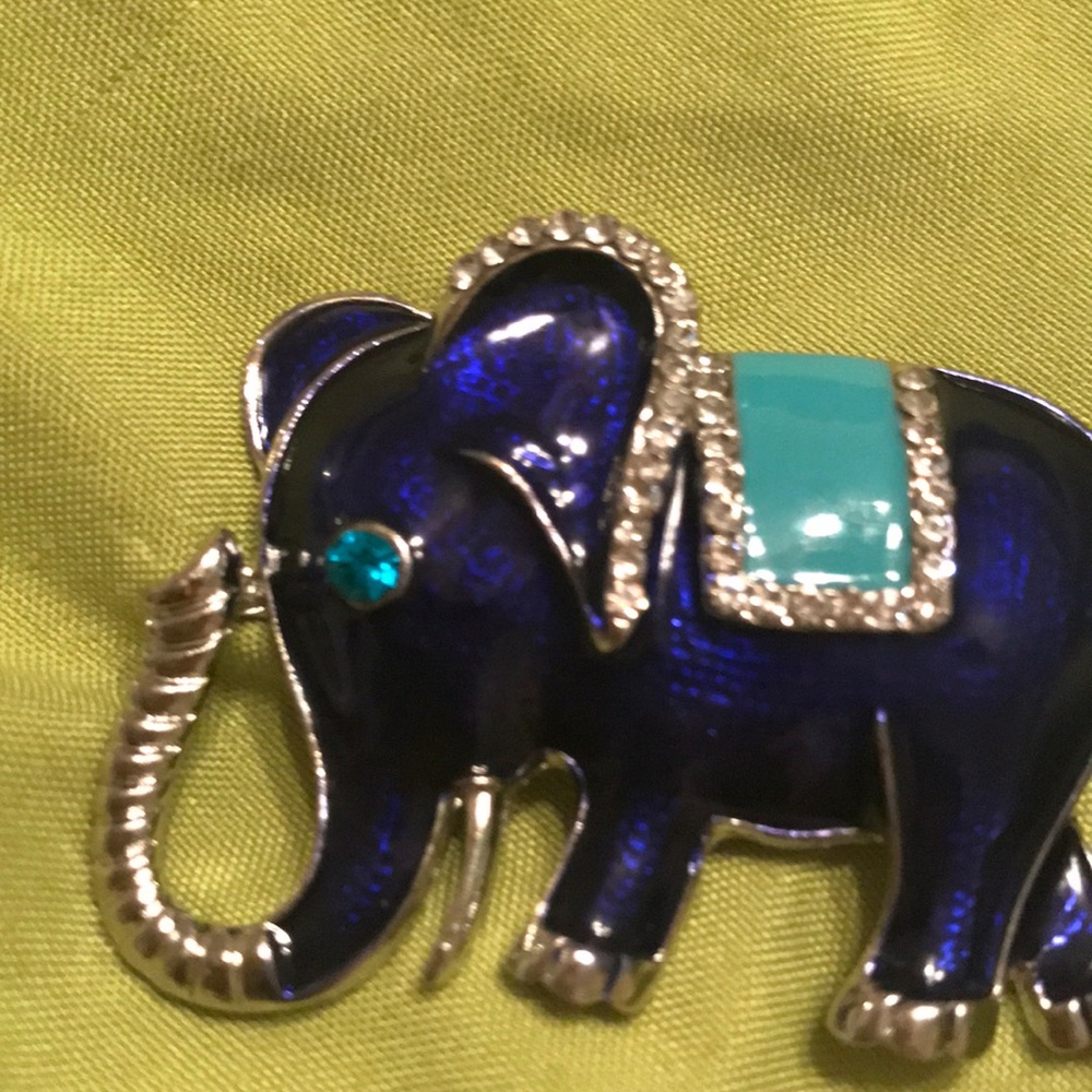 Elephant Pin - Picture 6 of 6